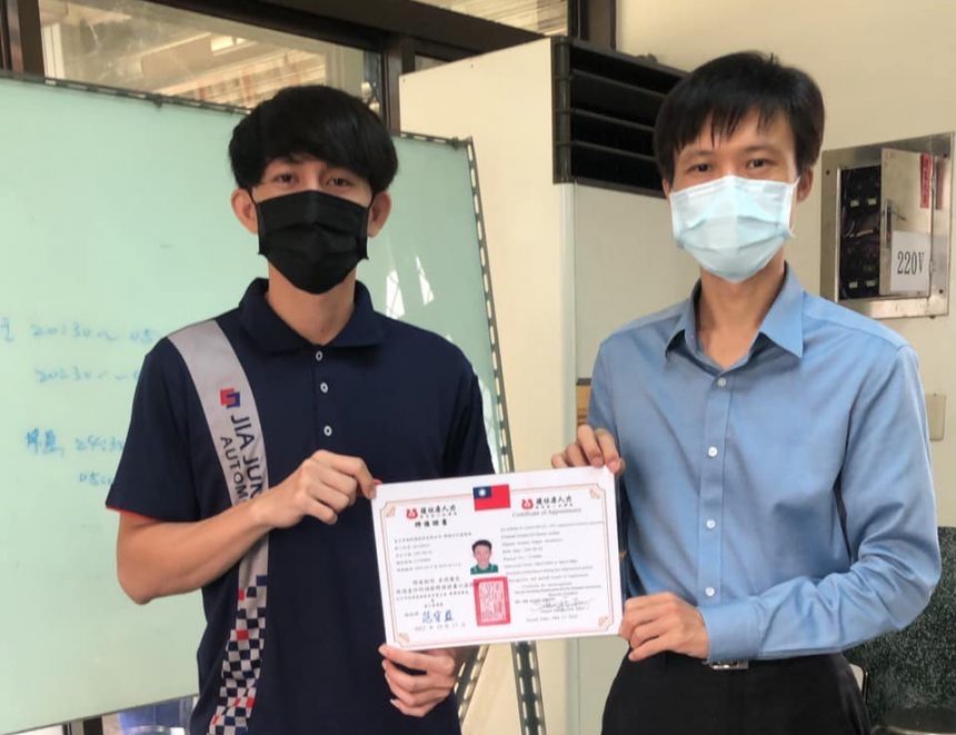 111年10月~專業優秀移工~頒發榮譽證書